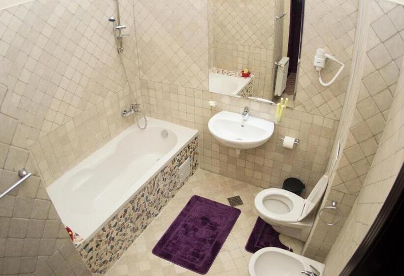 ジュニアスイート, Regal 1880