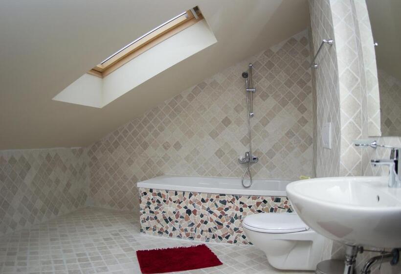 주니어 스위트, Regal 1880