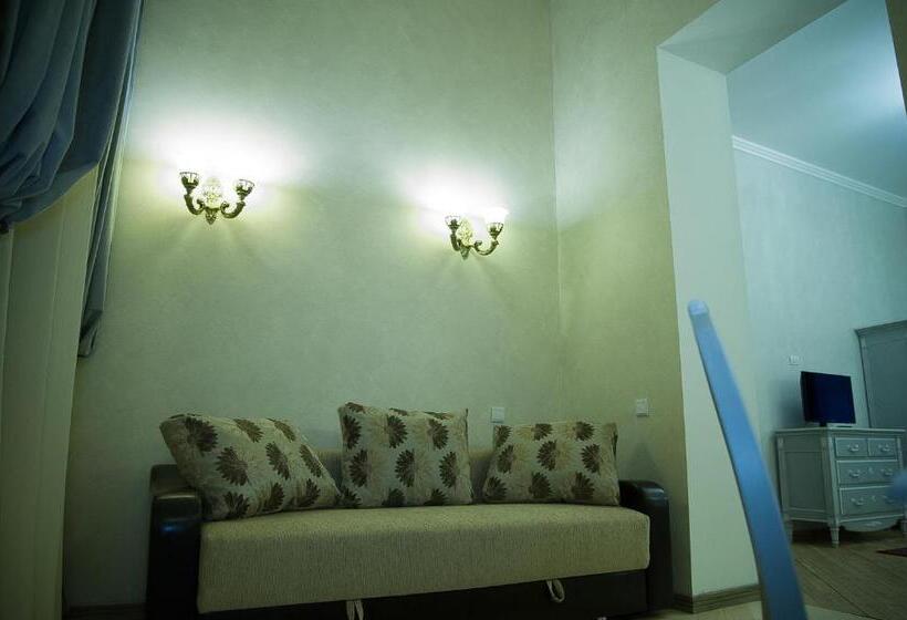 Полулюкс, Regal 1880