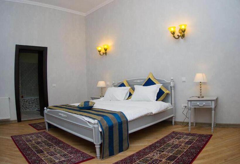 ジュニアスイート, Regal 1880