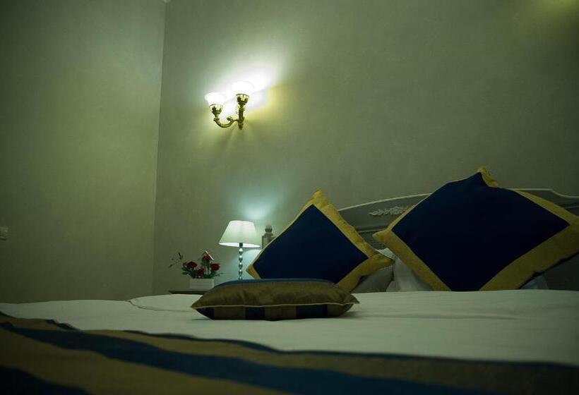 Полулюкс, Regal 1880