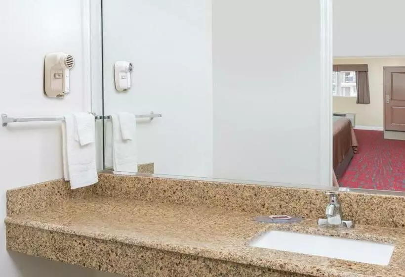 Standard-huone King-vuode, Travelodge Inn & Suites By Wyndham Bell Los Angeles Area