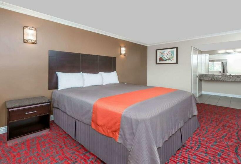 חדר סטנדרט עם מיטת קינג, Travelodge Inn & Suites By Wyndham Bell Los Angeles Area
