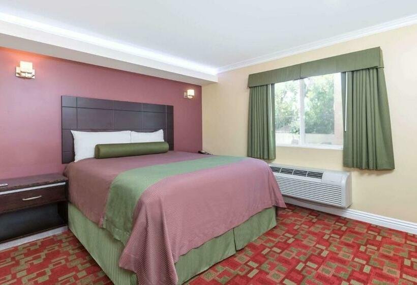 חדר סטנדרט עם מיטת קינג, Travelodge Inn & Suites By Wyndham Bell Los Angeles Area