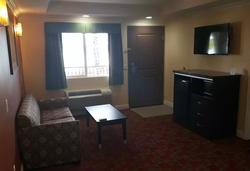 Sviitti, Travelodge Inn & Suites By Wyndham Bell Los Angeles Area