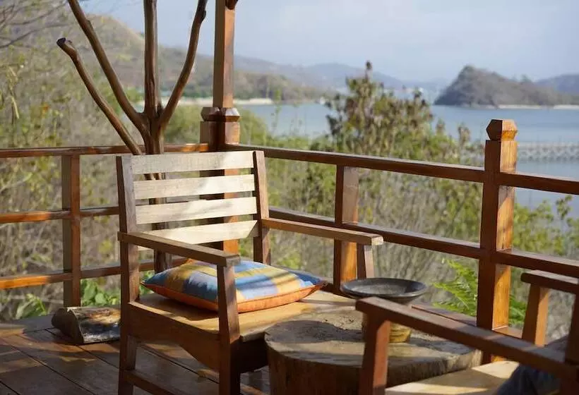 بانگلوی ممتاز, Waecicu Eden Beach