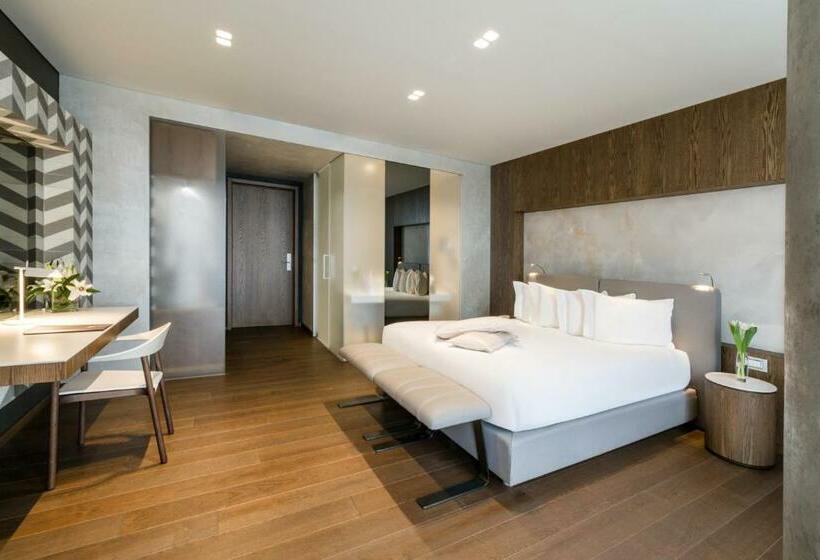 חדר סטנדרט, Maritim Hotel Plaza Tirana