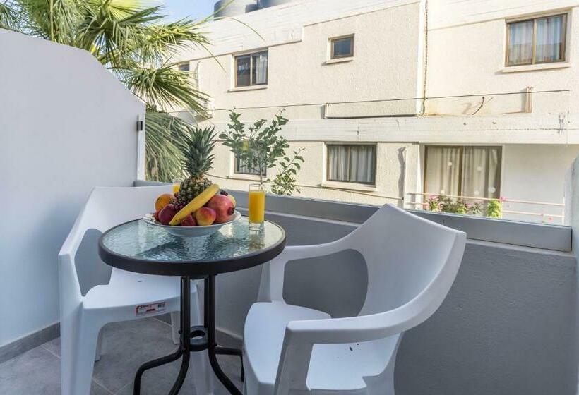 Escritório Estándar, Paul Marie Hotel Apartments