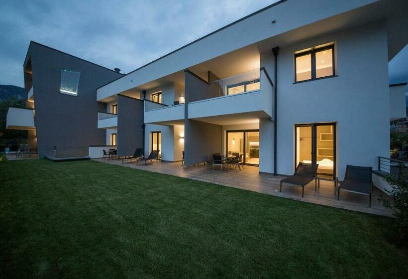 شقة غرفتين, Riva Lake Lodge