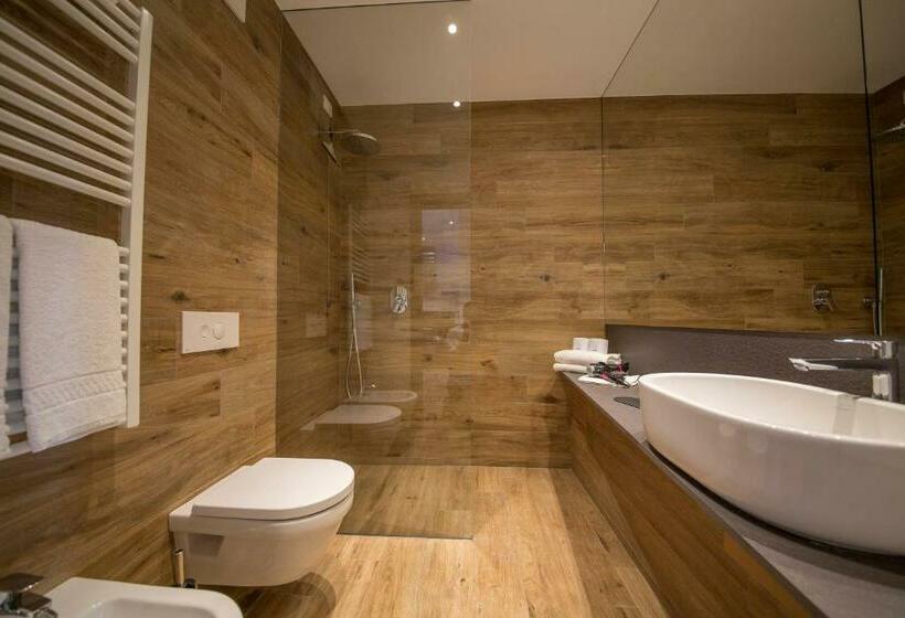 شقة غرفتين, Riva Lake Lodge