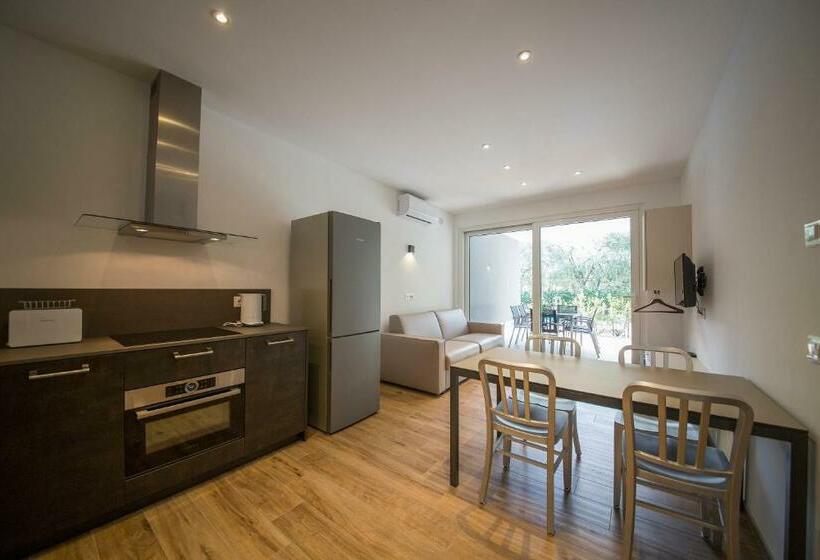 شقة غرفتين, Riva Lake Lodge