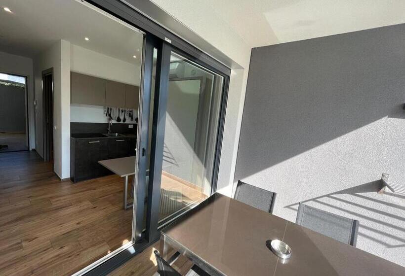 Standard-studio, Riva Lake Lodge