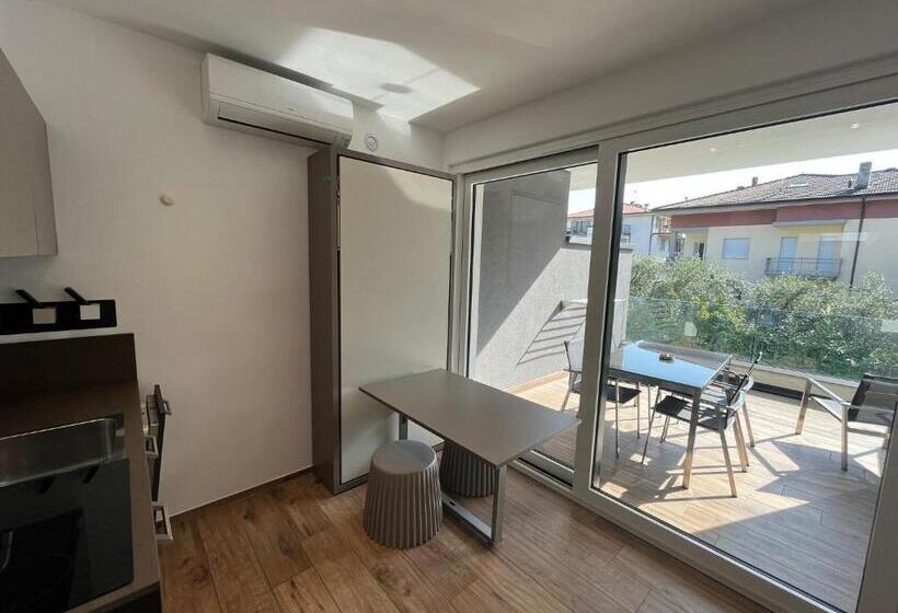 إستوديو قياسى, Riva Lake Lodge