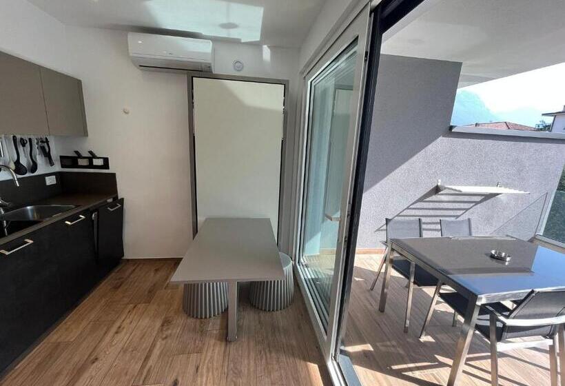 إستوديو قياسى, Riva Lake Lodge