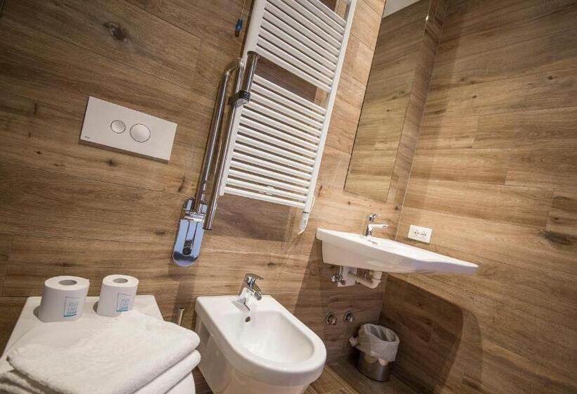 Standard-studio, Riva Lake Lodge