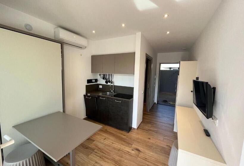 إستوديو قياسى, Riva Lake Lodge