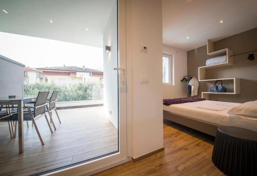 إستوديو قياسى, Riva Lake Lodge