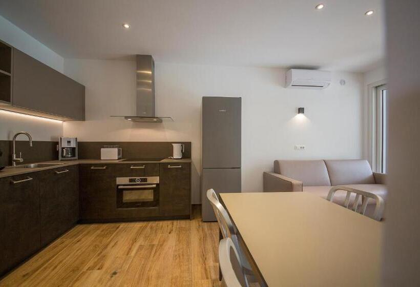 شقة غرفتين, Riva Lake Lodge