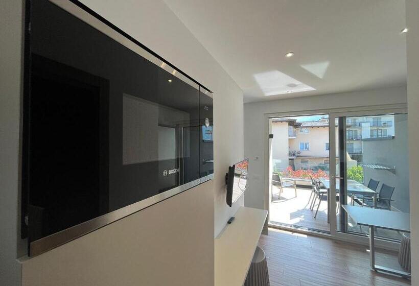 إستوديو قياسى, Riva Lake Lodge