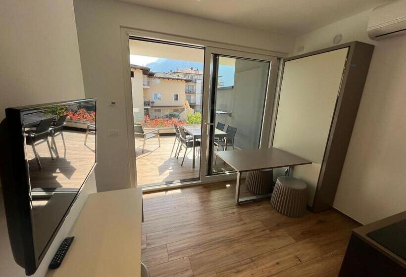 إستوديو قياسى, Riva Lake Lodge