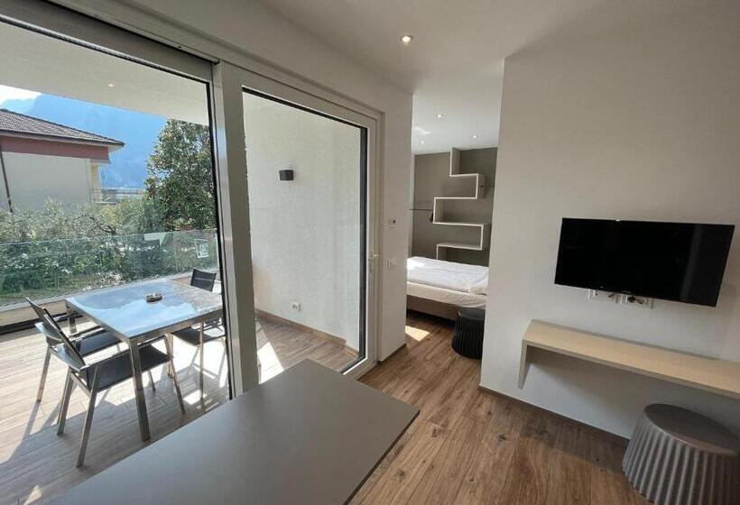 إستوديو قياسى, Riva Lake Lodge