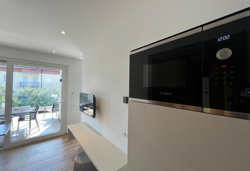 Standard-studio, Riva Lake Lodge