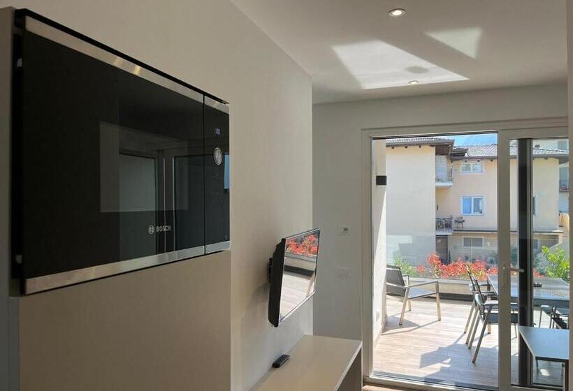 إستوديو قياسى, Riva Lake Lodge