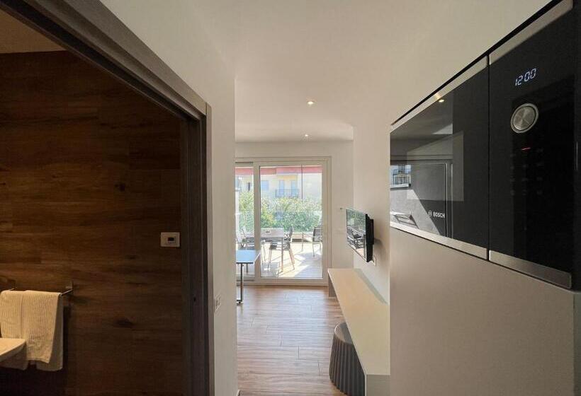 إستوديو قياسى, Riva Lake Lodge