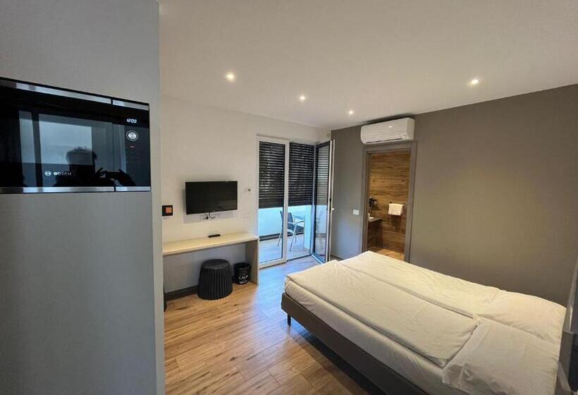 Standard-huone Parveke, Riva Lake Lodge