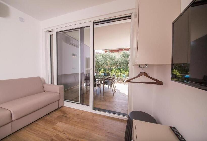 شقة غرفتين, Riva Lake Lodge