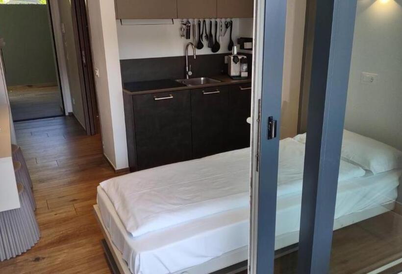 Standard-studio, Riva Lake Lodge