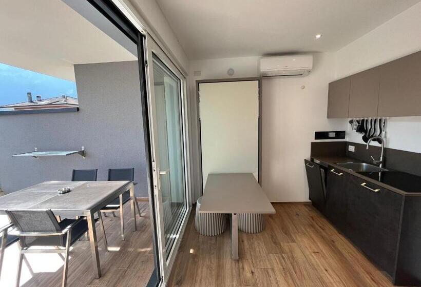 إستوديو قياسى, Riva Lake Lodge