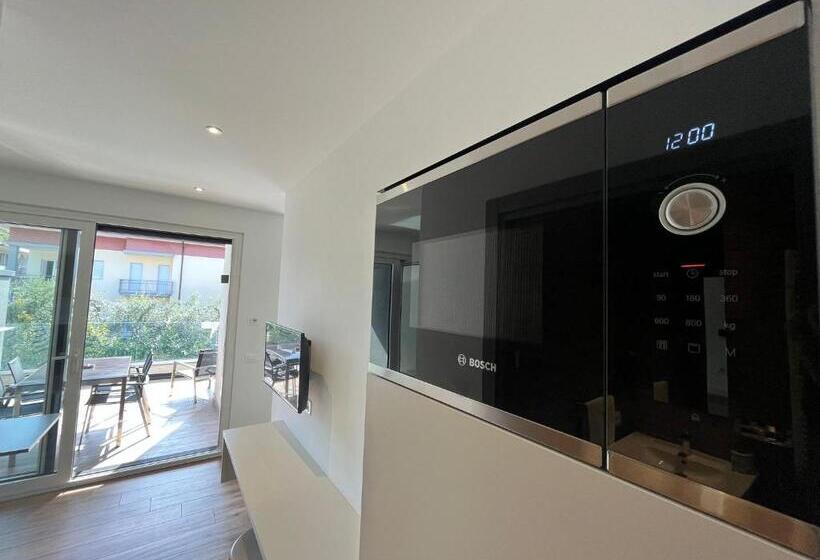 إستوديو قياسى, Riva Lake Lodge