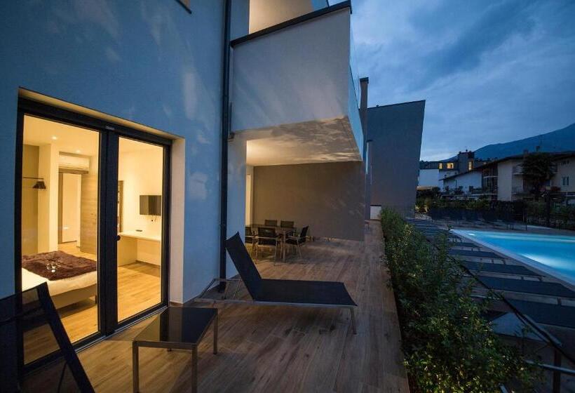 شقة غرفتين, Riva Lake Lodge