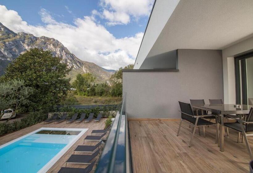 شقة غرفتين, Riva Lake Lodge