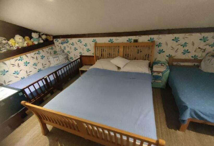 اتاق لوکس با بالکن و چشم‌انداز دریا, Apartmani Fortunela