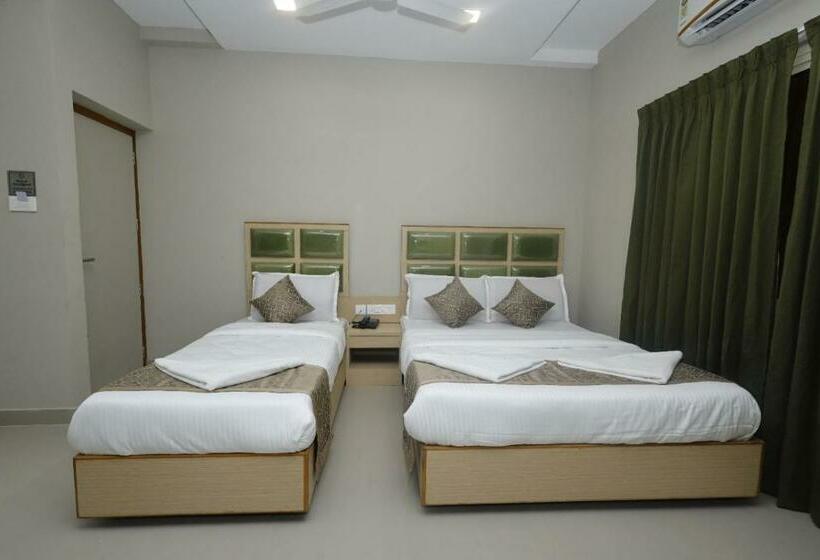 اتاق لوکس سه تخته, Grand Courtyard Business