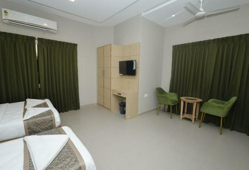 اتاق لوکس سه تخته, Grand Courtyard Business