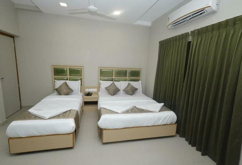 Трехместный Номер Deluxe, Grand Courtyard Business