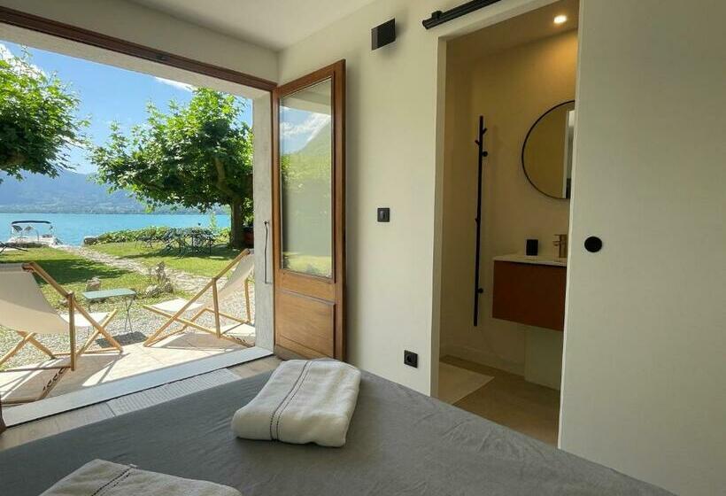 Suite with lake view, Les Clapotis Chambres Pieds Dans L Eau Lac D Annecy