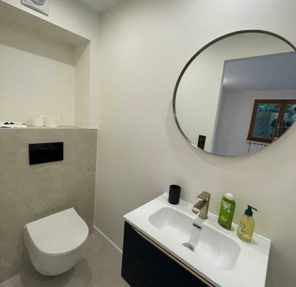 Suite with lake view, Les Clapotis Chambres Pieds Dans L Eau Lac D Annecy