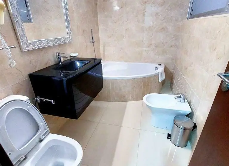 Deluxe Studio, Embaixador