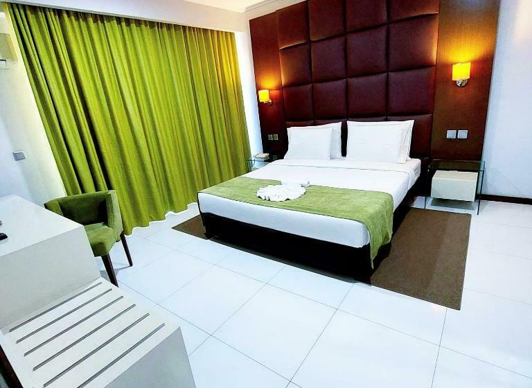 جناح رئاسى, Embaixador