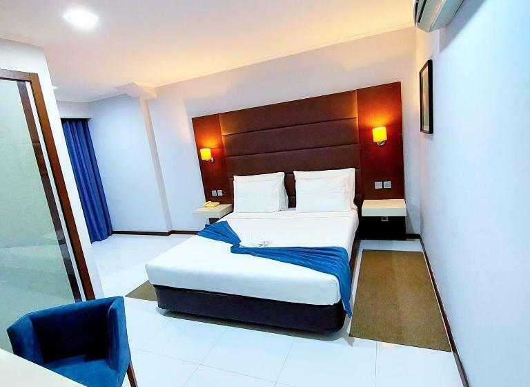 جناح سوبيريور, Embaixador