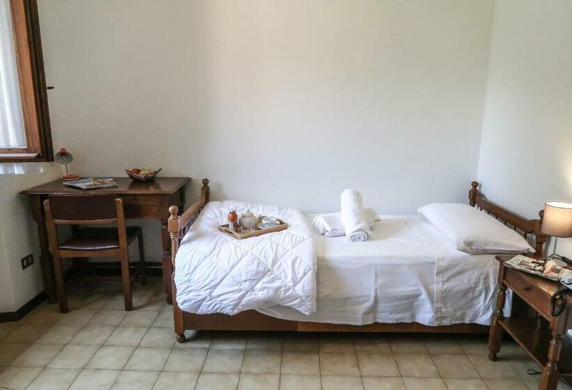 Quarto Estandar Individual, Villa Luzzago