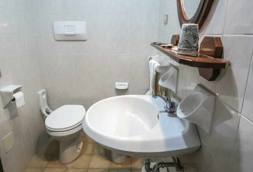 Quarto Estandar Individual com Sacada, Villa Luzzago