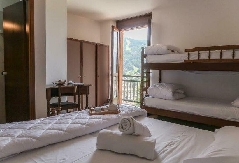 Quarto Quadruple Standart com Varanda, Villa Luzzago