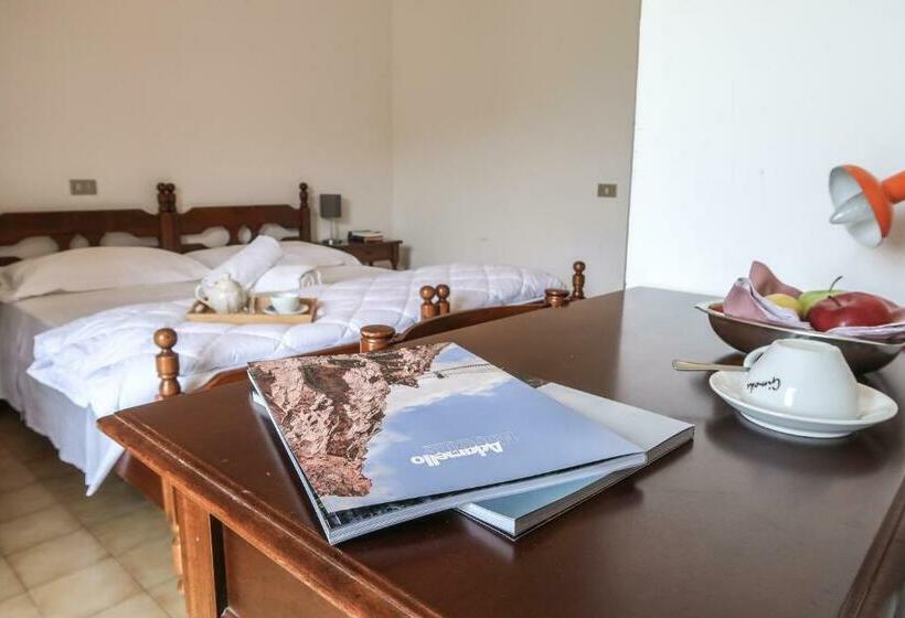 Quarto Quadruple Standart com Varanda, Villa Luzzago