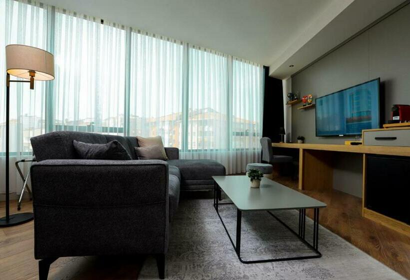 جناح ديلوكس سرير كينج, Brand Business