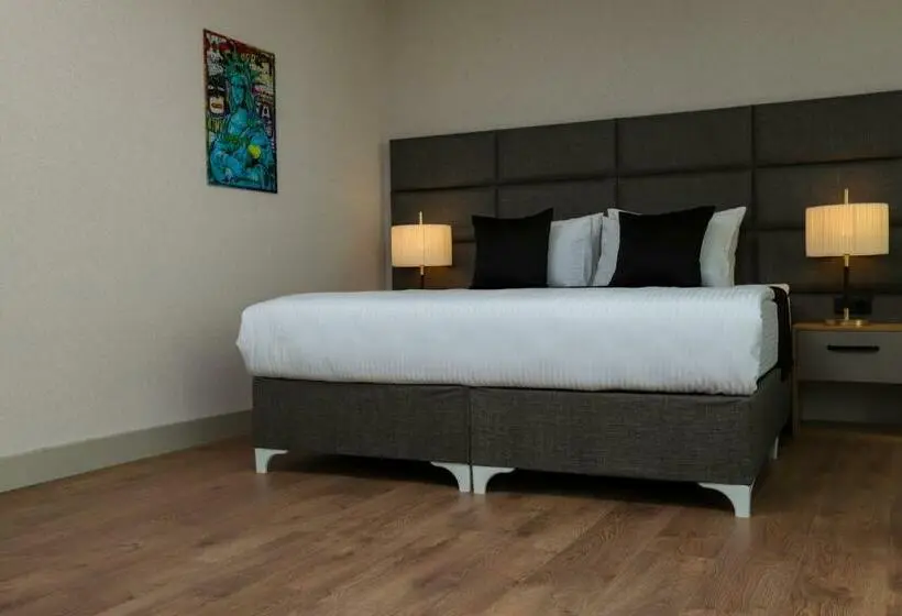 Deluxe Suite King Bed, Brand Business